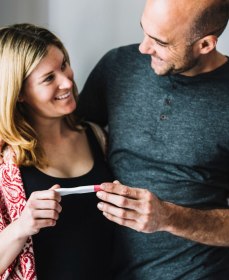 Как мужчинам после 40 лет повысить вероятность зачатия ребенка